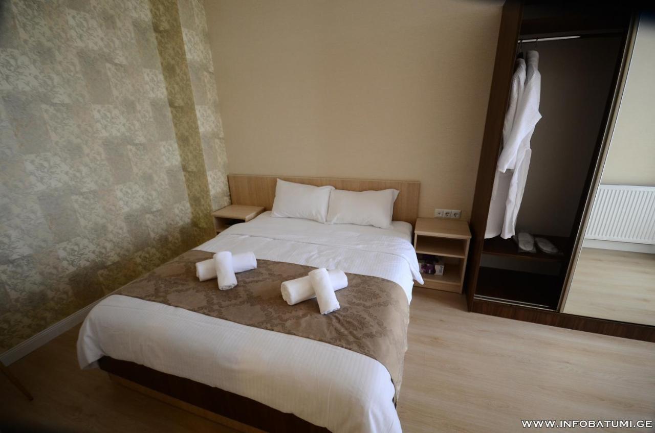 West Apartments Batumi Esterno foto