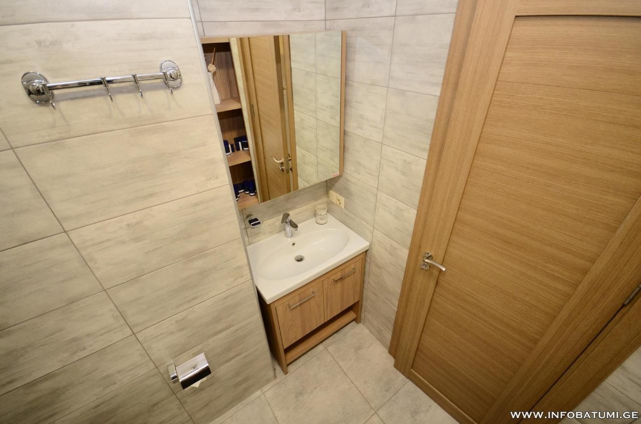 West Apartments Batumi Esterno foto