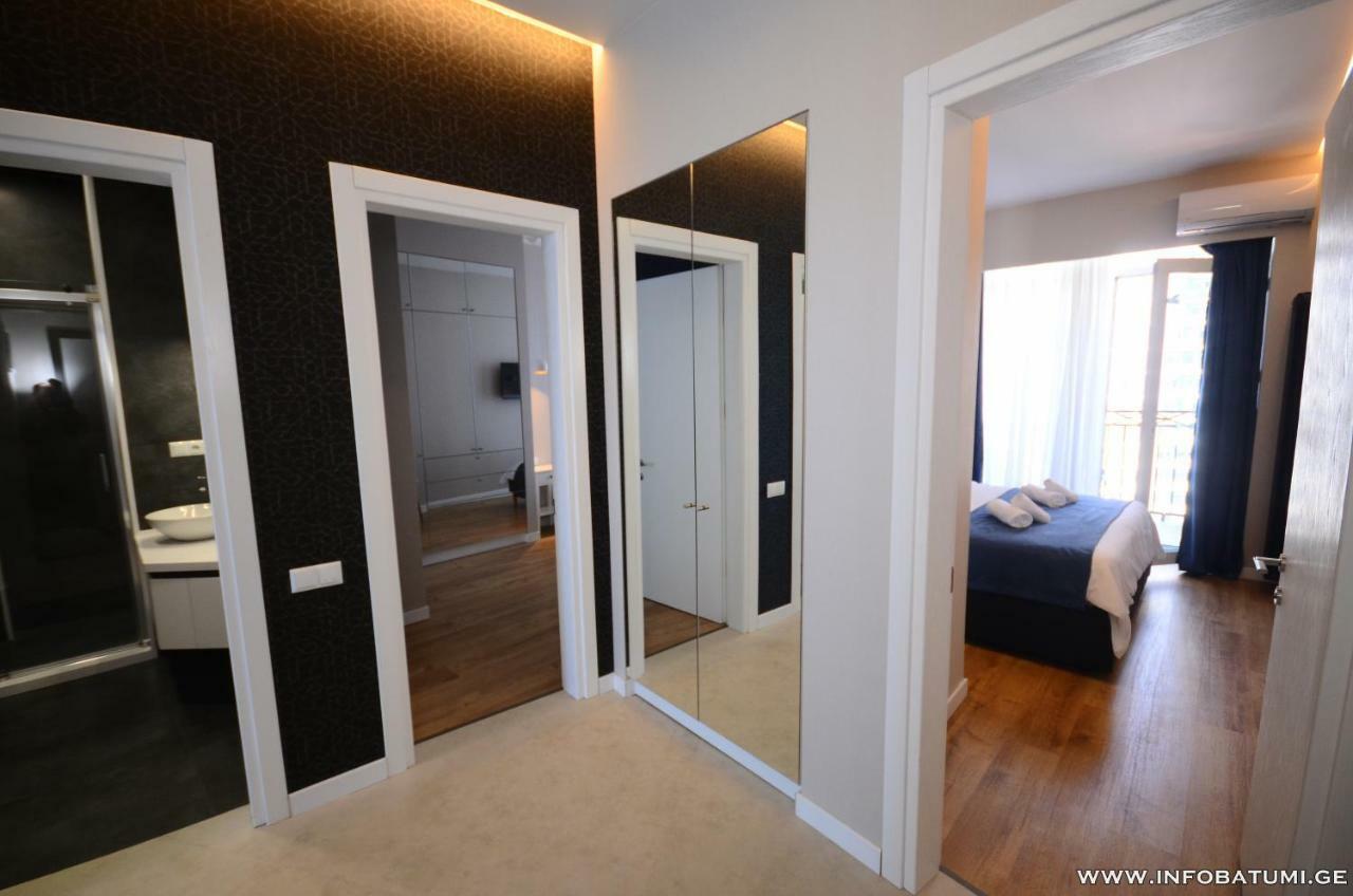 West Apartments Batumi Esterno foto