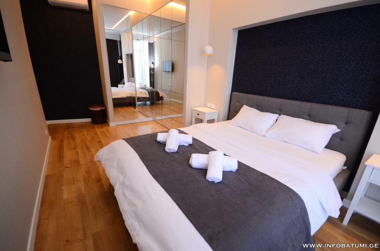 West Apartments Batumi Esterno foto